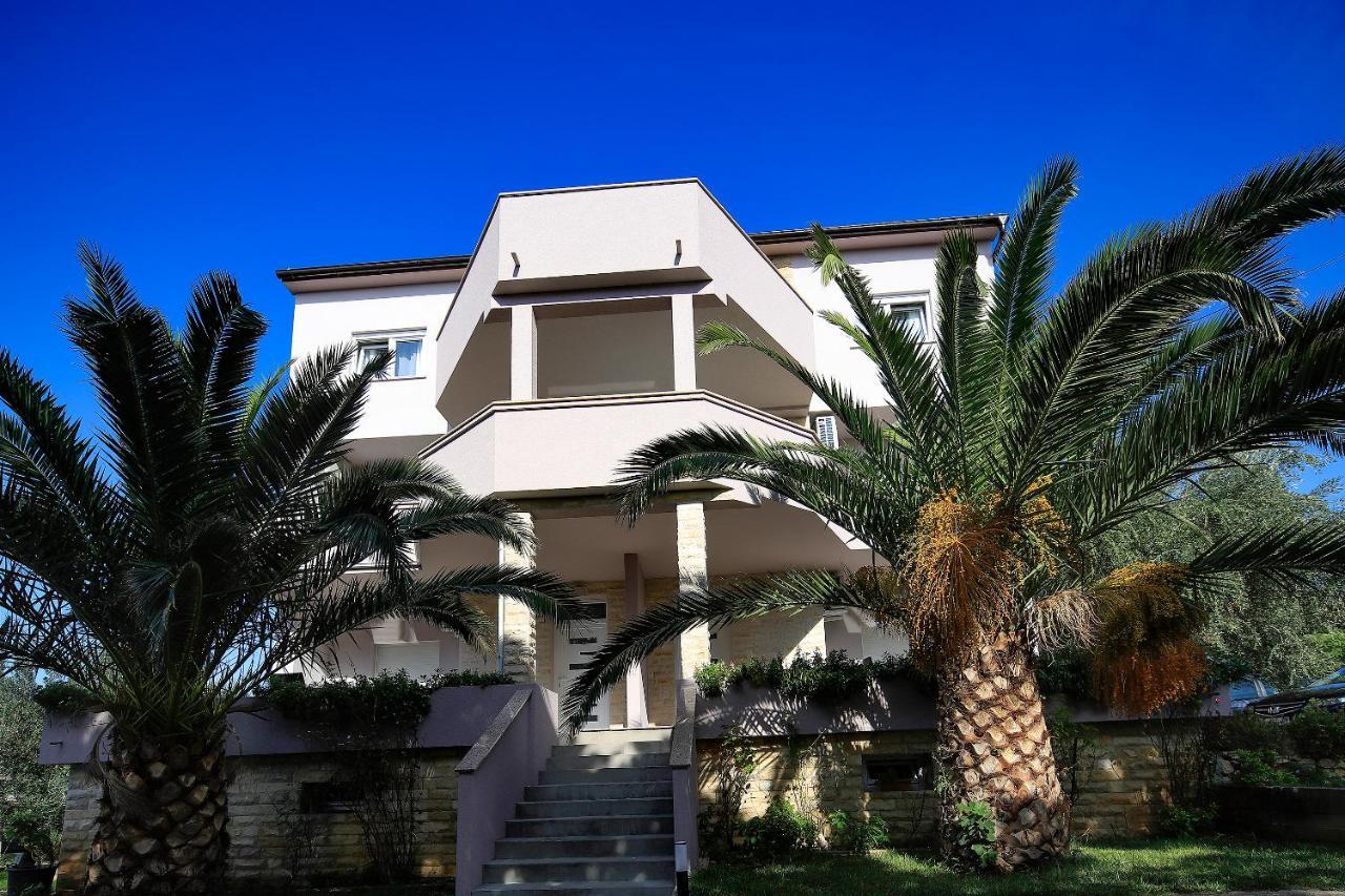 Apartments Lola Novalja Exterior foto